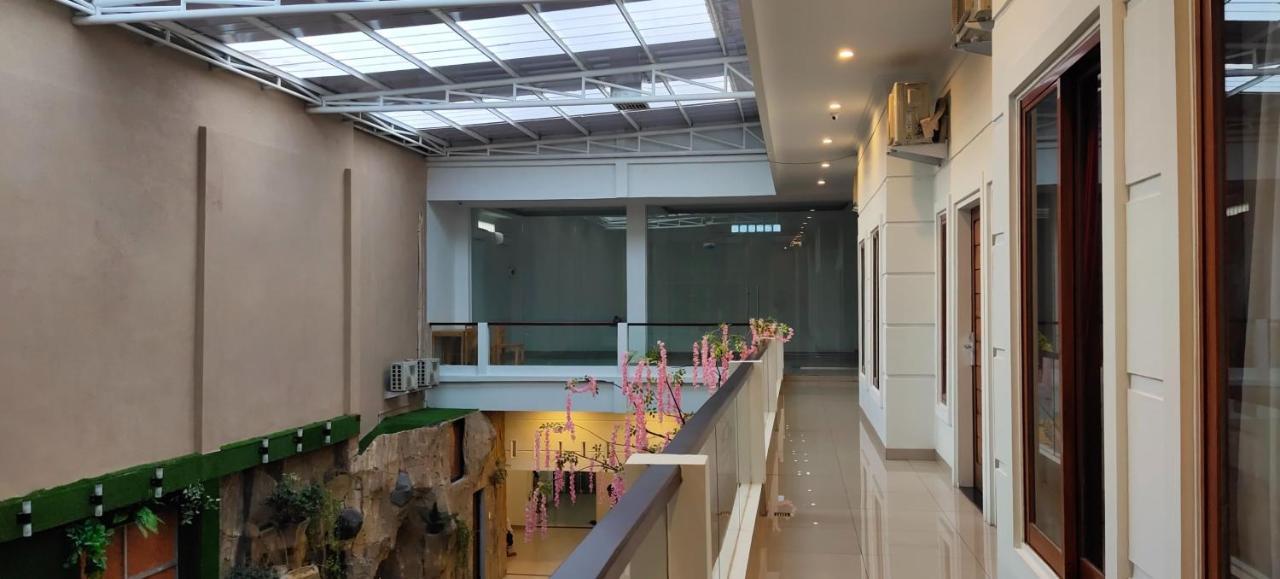 棉兰 D&D旅馆及伊斯兰咖啡馆酒店 外观 照片